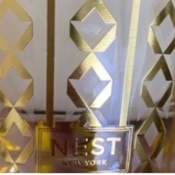 NEST Fragrances New York 2 Holiday Classic
8.1oz Candles New no Box - Picture 4 of 4